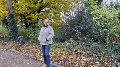 Tineke in een groene omgeving