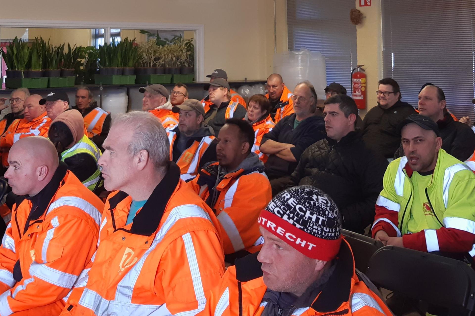 Medewerkers Groenvoorziening bij UW Café plus